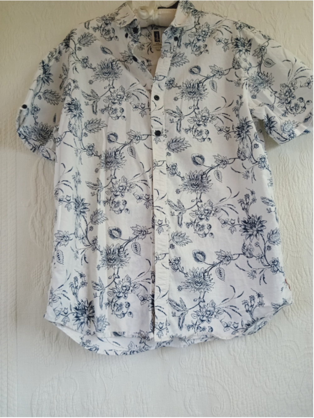 Howe Casual Button Down Shirt, Size L, White and Blue Floral breezy lightweight - Picture 5 of 8